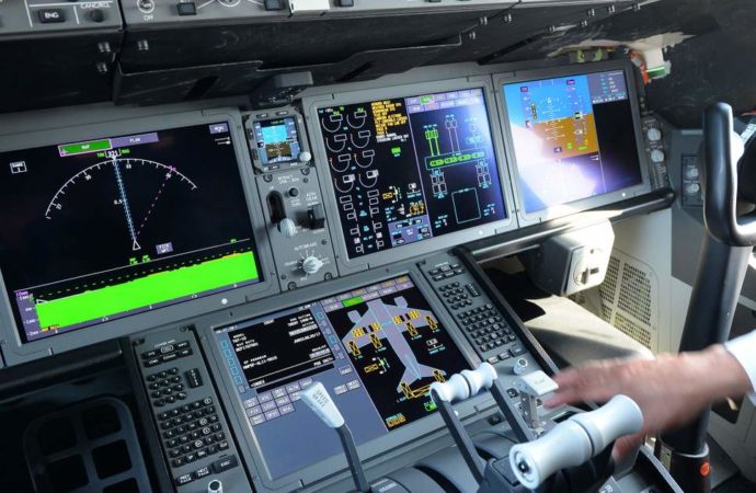 Aviões de passageiros poderão em breve chegar aos ceús com um piloto, afirma Boeing