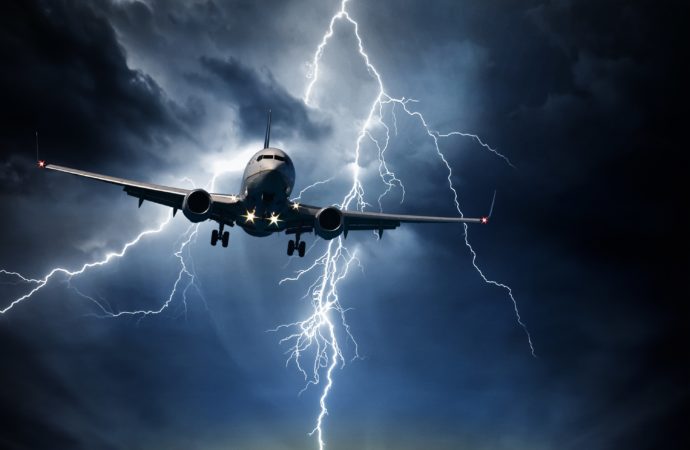 O que acontece quando um raio atinge um avião?