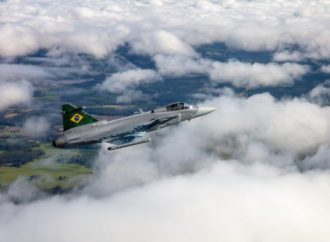 Ministro da Defesa e Comandante da Aeronáutica participam da apresentação do Gripen