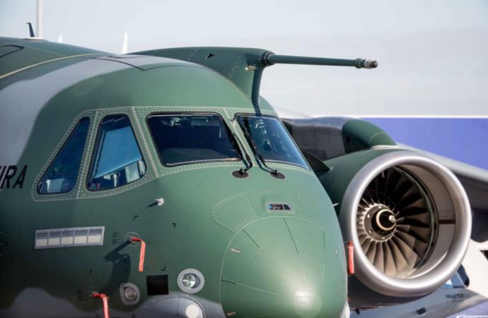 Embraer e FAB estudam nova aeronave leve de transporte militar
