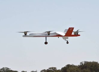 Elroy e Embraer lançam parceria Cargo eVTOL