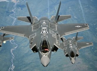 Lockheed Martin vê produção de F-35 subindo para 180 unidades por ano, apesar dos altos custos de vôo