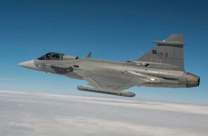 Saab envia caças Gripen E para testes de combate na Finlândia