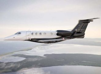 Phenom 300E se torna o primeiro jato single-pilot a atingir Mach 0,80