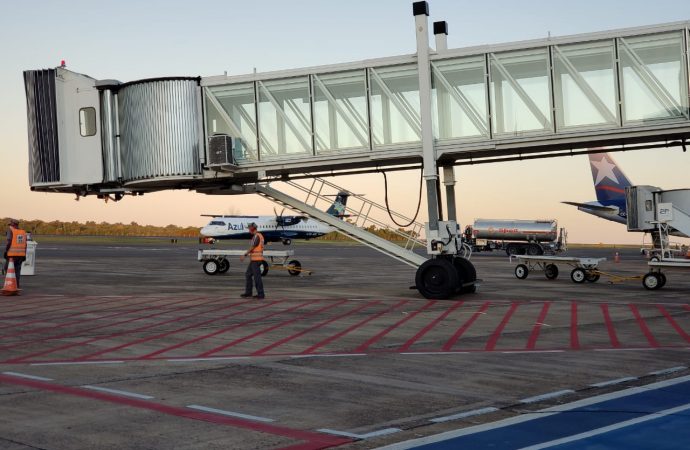 De olho no turismo internacional, ministro entrega modernização do Aeroporto de Foz do Iguaçu