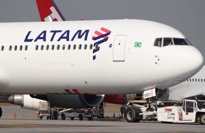 Latam adapta aeronave e faz voo de transporte de carga