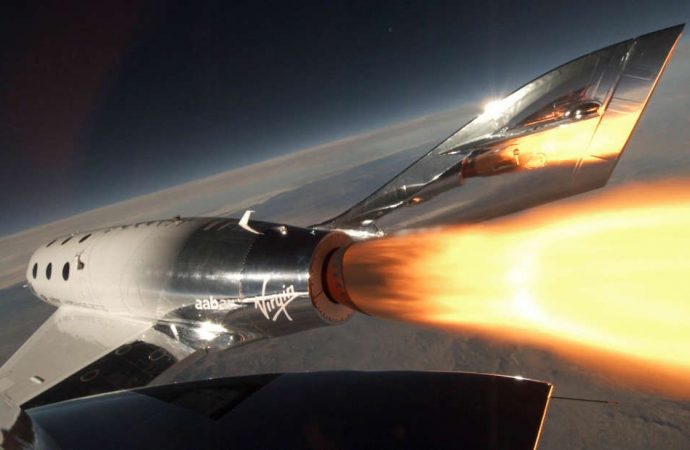 Virgin Galactic oferece pré-reserva de voo espacial por US $ 1.000