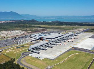 Aeroporto de Florianópolis recebe prêmio por maior evolução entre os terminais brasileiros