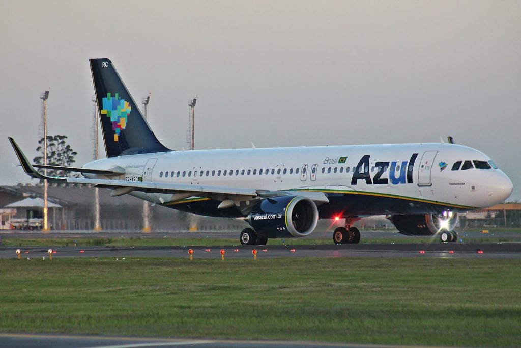 Azul é a companhia aérea mais pontual do mundo - Brasilturis