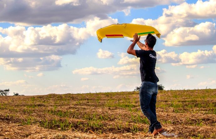 Drones feitos em São Carlos pela XMobots levam modernidade e economia ao agronegócio