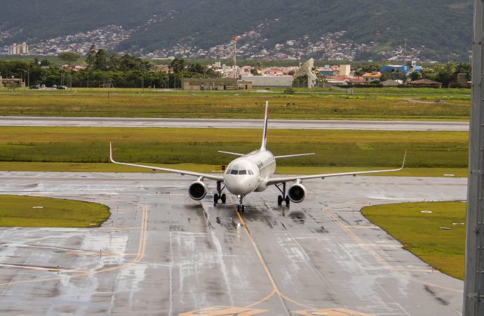 Operadores aeroportuários e aéreos ganham novos manuais sobre reporte, reparo e manutenção de pista