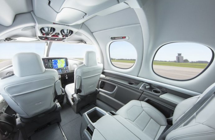 Cirrus traz Vision Jet G2 à Labace, com inteligência artificial para pouso emergencial. Por AirConnected