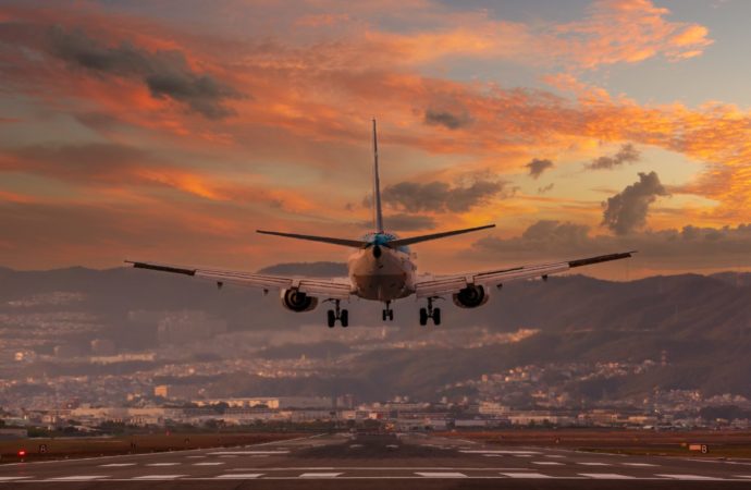 Demanda de passageiros da aviação mundial seguiu em recuperação em dezembro de 2022