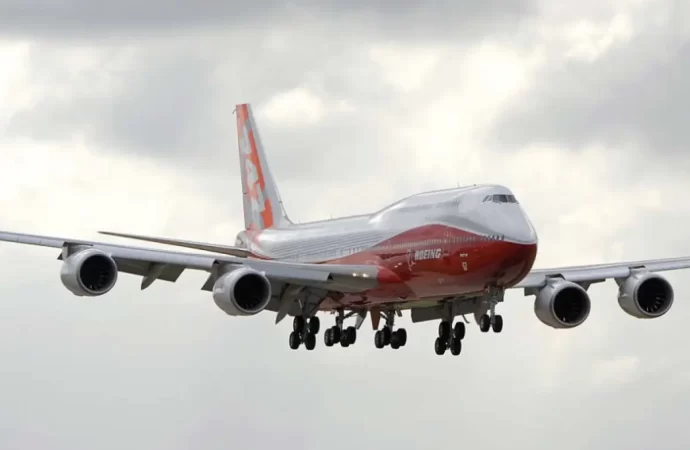 FAA aborda condição insegura de asa e trem de pouso do Boeing 747