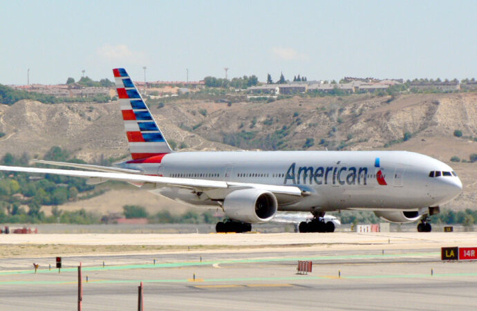 FAA e NTSB investigam quase acidente na pista American Airlines e Delta no JFK