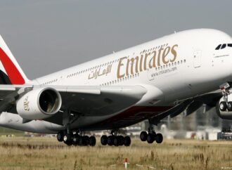 Emirates mostra o primeiro A380 adaptado reformado