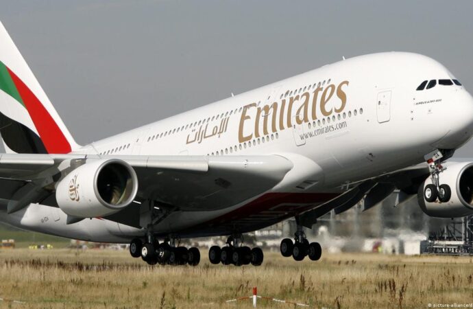 Emirates mostra o primeiro A380 adaptado reformado