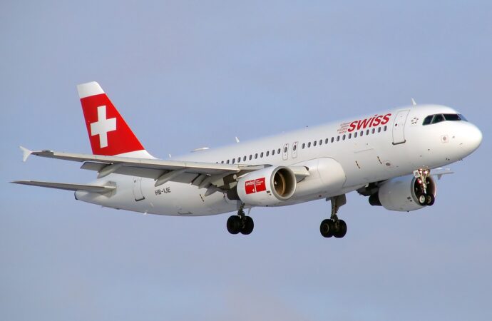 SWISS A320 desvia para Zurique após fumaça relatada no cockpit e na cabine