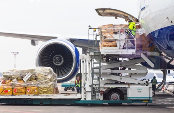 Demanda por carga aérea diminui em novembro