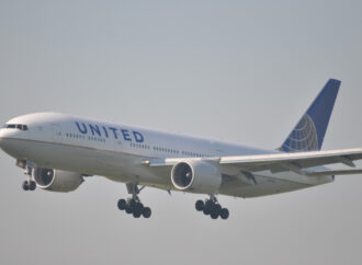EUA investigam ‘mergulho misterioso’ que quase derrubou avião da United