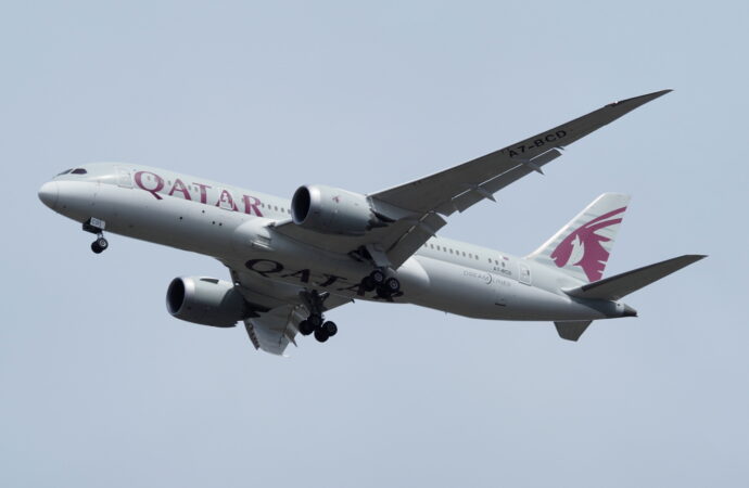 Boeing 787 da Qatar Airways perde até 1.000 pés de altitude na decolagem