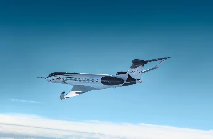 Gulfstream G700 acumula vários recordes de velocidade durante turnê mundial