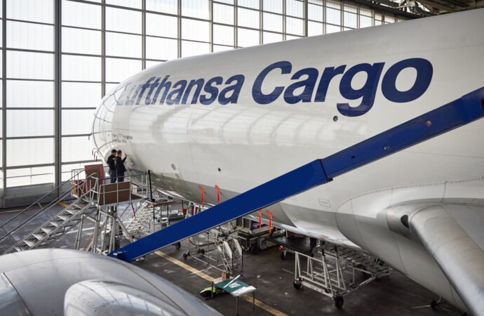 Primeiro Boeing 777 cargueiro  modificado com AeroSHARK da Lufthansa entra em serviço regular