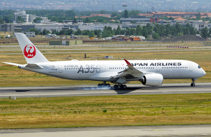 Airbus A350 da Japan Airlines  desvia duas vezes devido ao horário de fechamento  do aeroporto