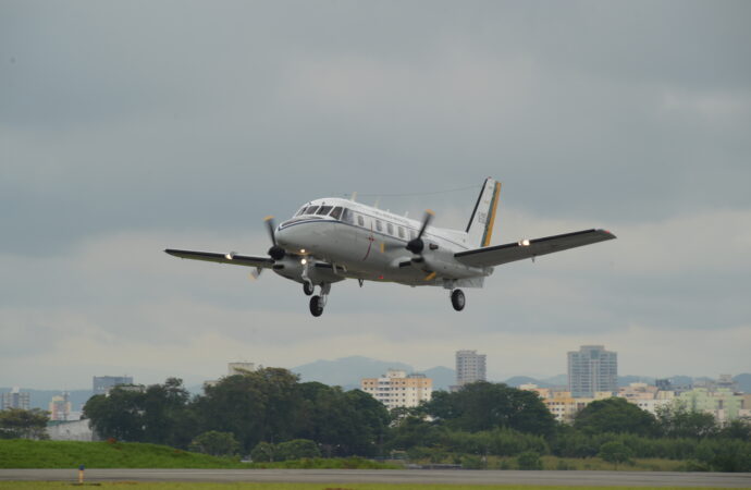 Avião Bandeirante, da Embraer, completa 50 anos em operação