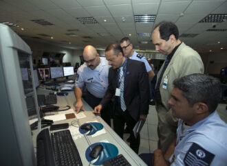 Representante da OACI visita unidades do Departamento de Controle do Espaço Aéreo. Por DECEA