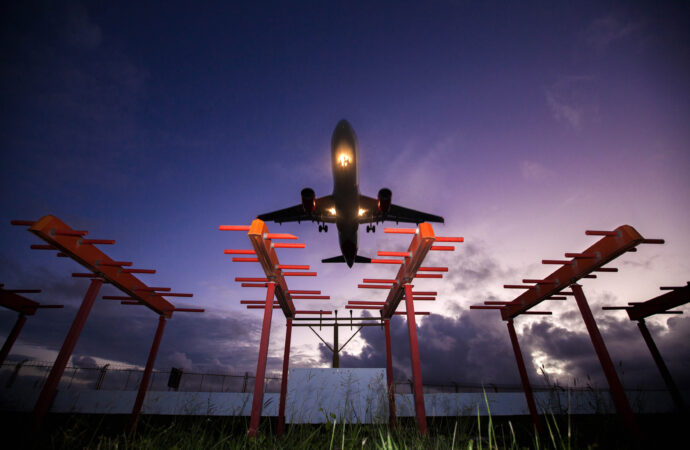 Conheça a importância dos auxílios à navegação aérea para a segurança do tráfego aéreo. Por DECEA