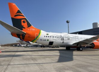 Avião temático de homenagem a Santos Dumont estreia no BH Airport.