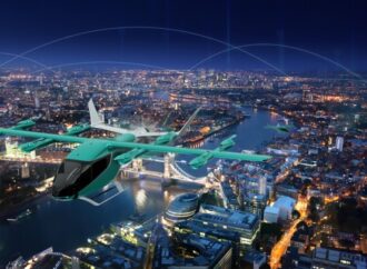 Eve e NATS anunciam colaboração para desenvolver serviços de Gerenciamento de Tráfego Aéreo Urbano