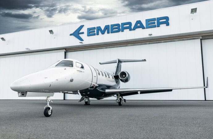 Phenom 300 da Embraer é o jato leve mais vendido no mundo por 12 anos seguidos e líder em vendas dentre os jatos bimotores