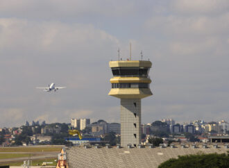 Universidade Anhembi Morumbi recebe Brig. do Ar Ary Bertolino para palestra sobre padrões globais da aviação civil