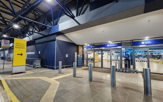 Aeroporto de Porto Alegre (RS) retoma serviços de check-in dia 15/7