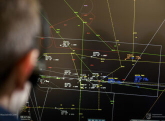 Embraer assina contrato com DECEA para modernização do Sistema de Controle do Tráfego Aéreo Brasileiro