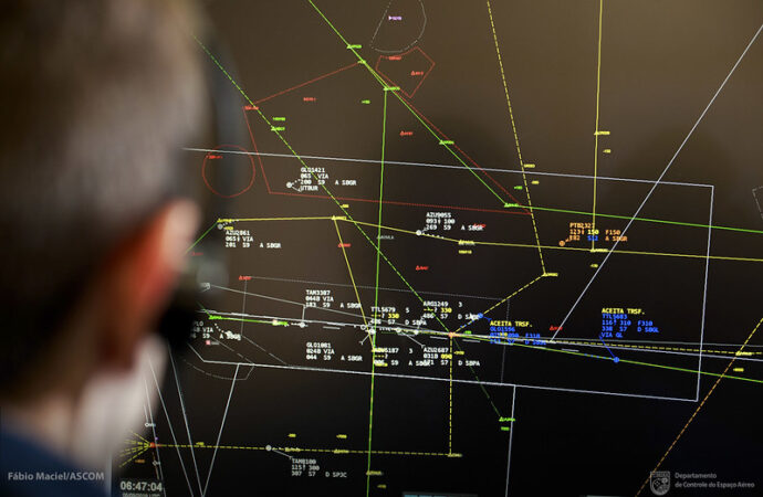 Embraer assina contrato com DECEA para modernização do Sistema de Controle do Tráfego Aéreo Brasileiro