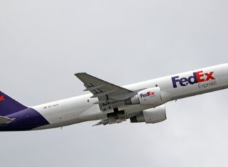 FedEx Express aposentará 22 cargueiros Boeing 757 enquanto a crise continua a afetar