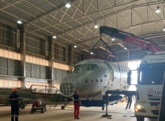 Fuselagem de aeronave da Embraer vira sala de aula na EESC