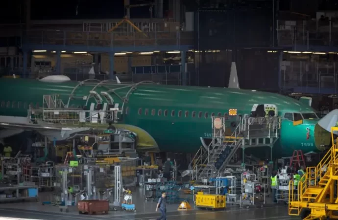 Greve da Boeing termina após acordo com aumento salarial