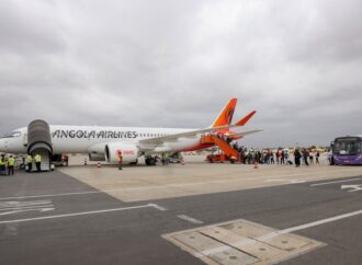 TAAG realiza o primeiro voo comercial com a aeronave Airbus A220-300