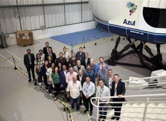 Anac e Azul assinam renovação de acordo para treinamento de pilotos